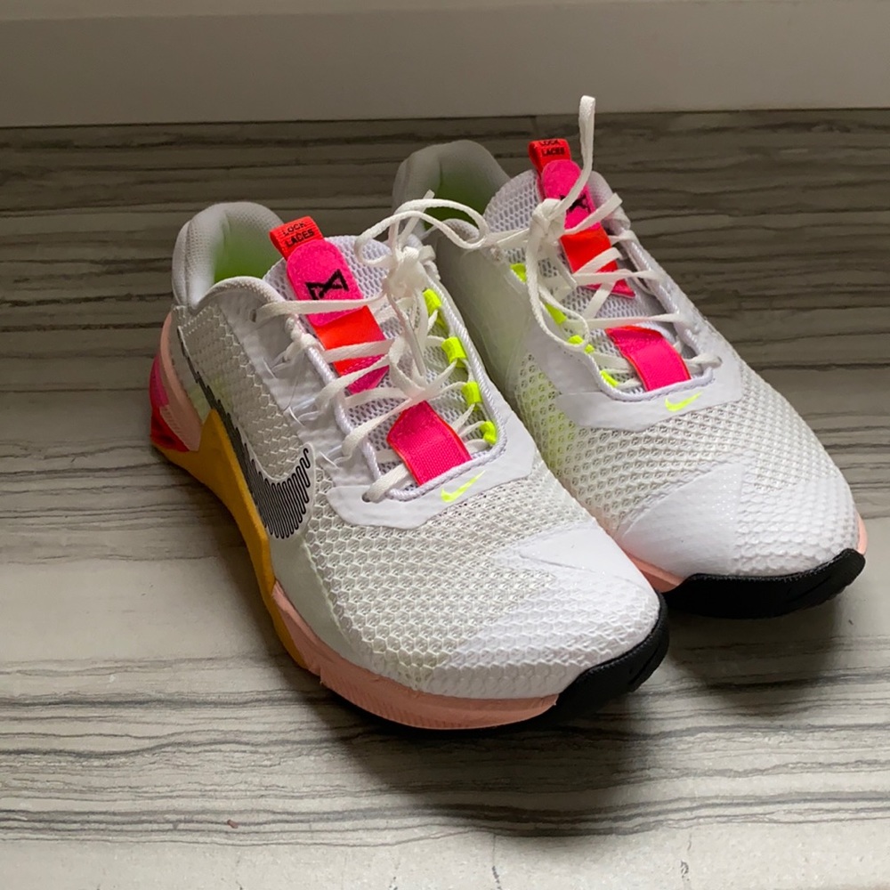 Like new! Nike Metcon 7 X Women’s training shoe.